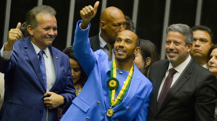Lewis Hamilton Resmi Dilantik Jadi Warga Negara Kehormatan Brasil