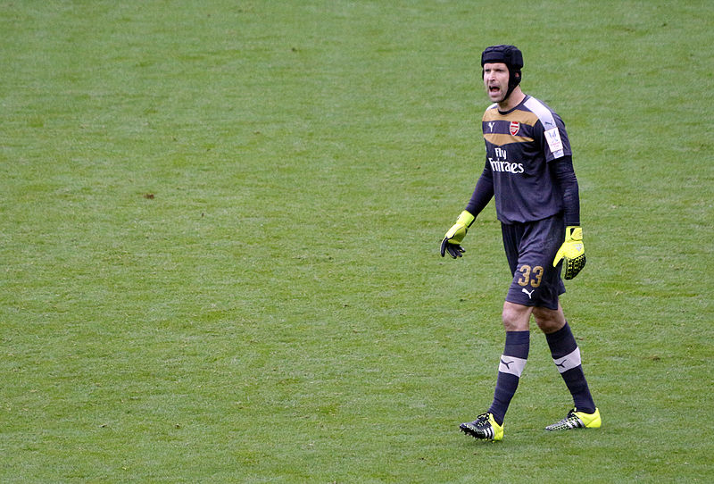 Petr Cech Gantung Sarung Tangan Akhir Musim Ini