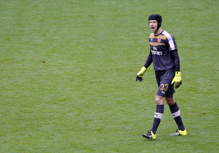 Petr Cech Gantung Sarung Tangan Akhir Musim Ini