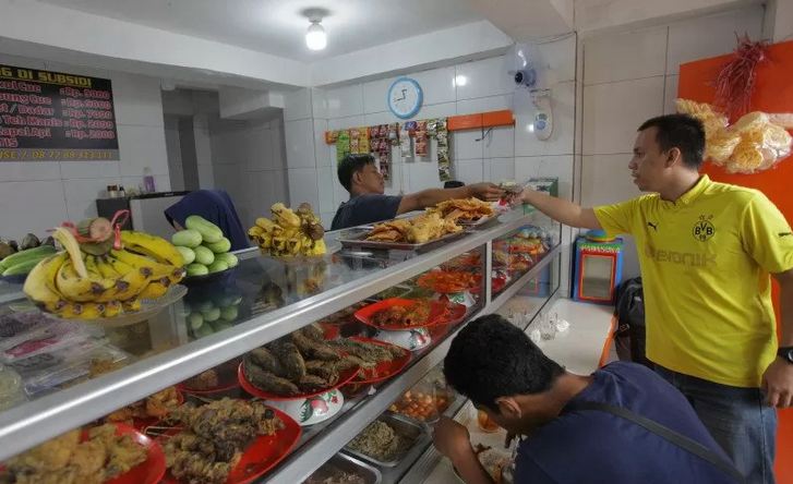 Ketangguhan Pemilik Warteg Bertahan Saat Pandemi