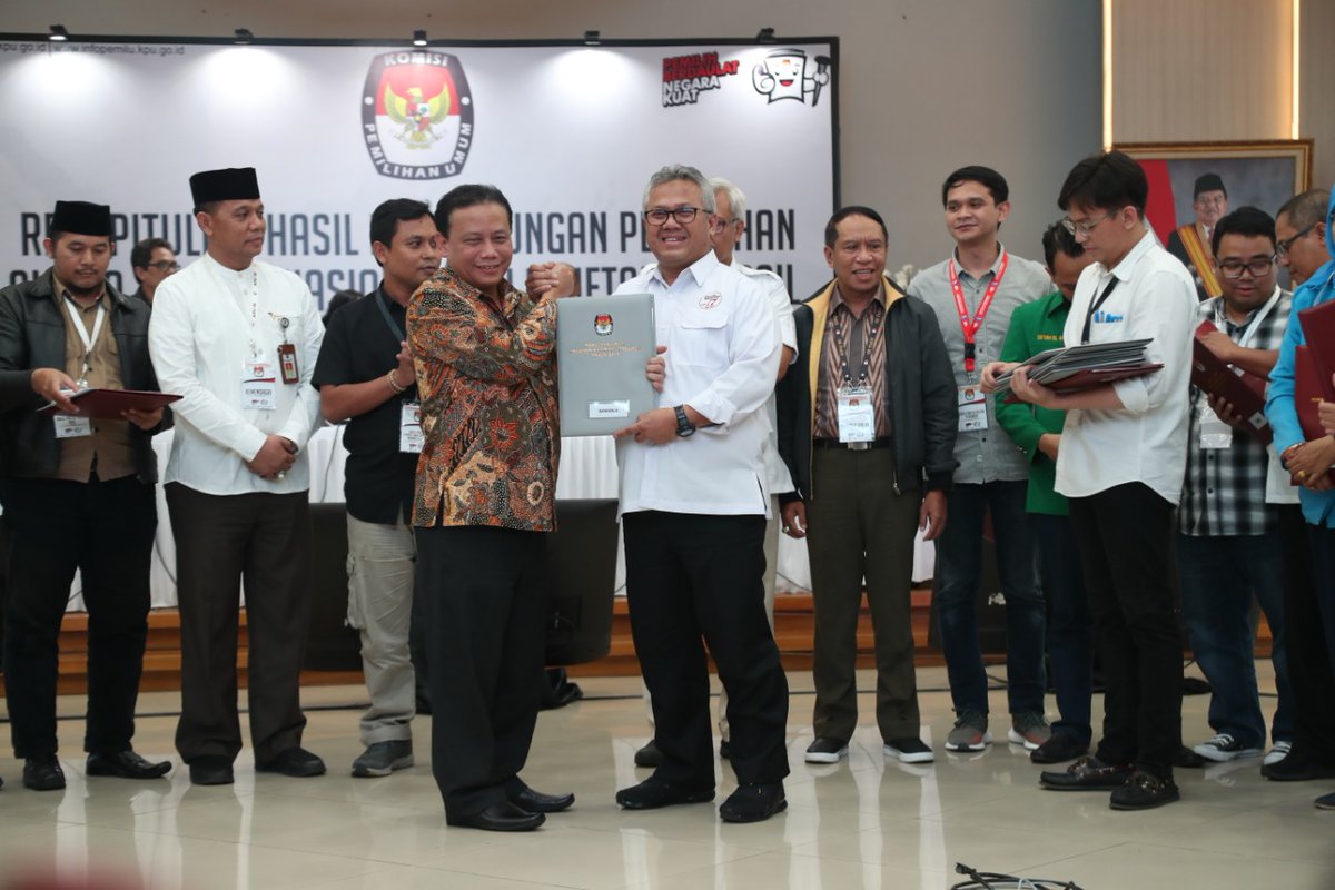 Beda Tipis, Ini Perbandingan Hitung Cepat Lembaga Survei dengan Hasil Akhir KPU
