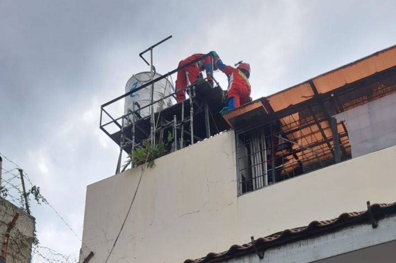 Seorang Tukang Meninggal di Dalam Tangki Air