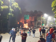  Massa Aksi Bakar Pospol Palmerah, Penumpang Kereta Api Terdampak