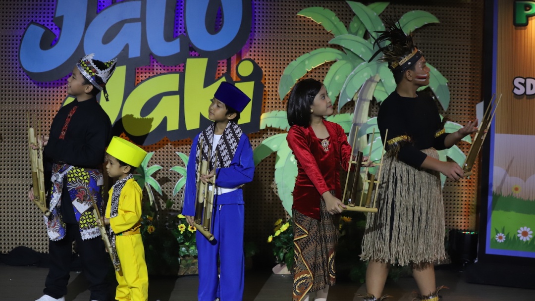 deHakims Lestarikan Angklung Lewat 'Panggung Boneka Jalu Jaki'