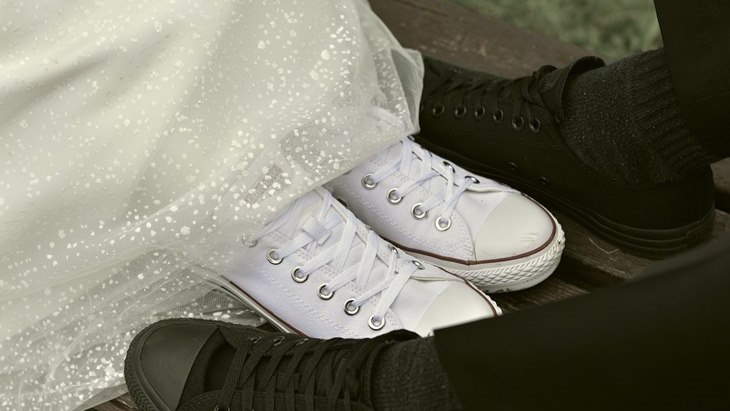 Sepatu Kamu Putih? Begini Cara Membersihkannya