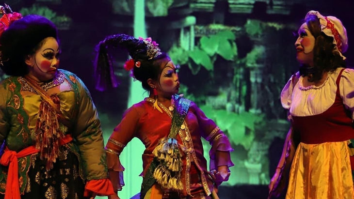 Penampilan Teater Koma denga judul Mahabarata: Asmara Raja Dewa. (Instagram/@teaterkoma)