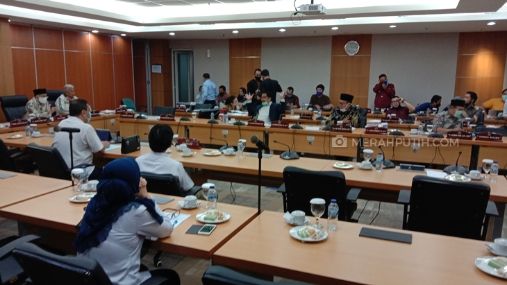 Rapat antara DPRD DKI Jakarta dengan Pemprov terkait hasil evaluasi PSBB dan rencana pembukaan tempat pariwisata. (Foto: MP/Asropih)