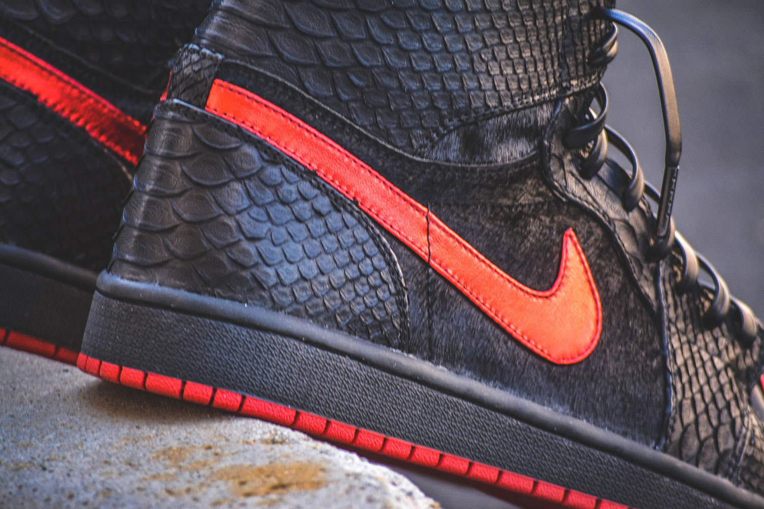Sudah Tahu Sepatu Nike Air Jordan 1 Tesla Custom Milik Elon Musk?