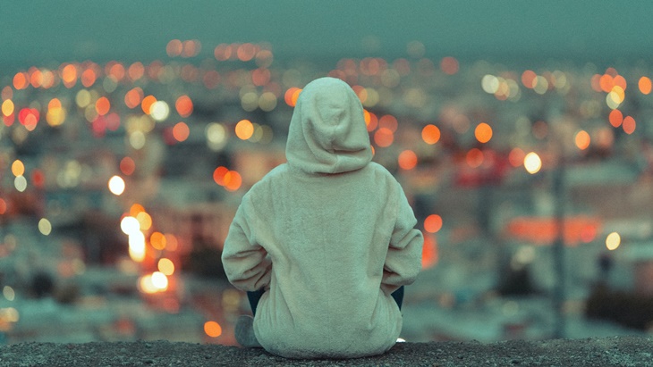 Cara Cerdas dan Anti Mainstream Pakai Hoodie-mu
