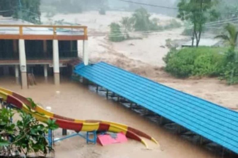 Banjir Bandang Hantam Objek Wisata Lembah Curugan Gunung Putri Bandung Barat