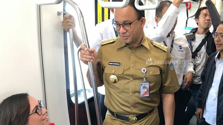Naik MRT ke Kantor, Anies Temukan Ide Baru untuk Transportasi Jakarta