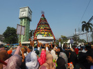 Prosesi Ngarak Perahu Tradisi Memperingati Maulid Nabi Muhammad SAW 