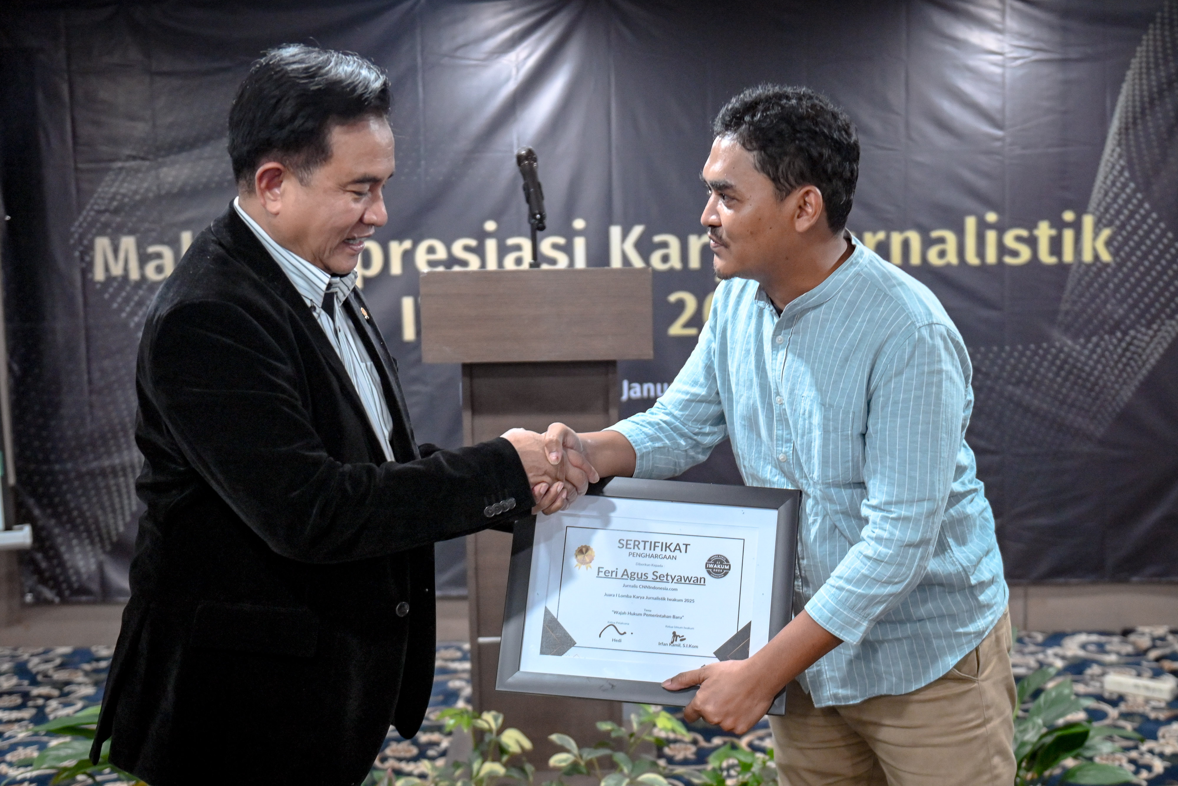 Dihadiri Menko Yusril, Malam Apresiasi Karya Jurnalistik Iwakum 2025 Distribusikan Penghargaan dan Hadiah