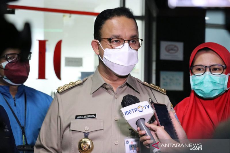 [HOAKS atau FAKTA] Anies Baca Buku '101' Cara Ngeles