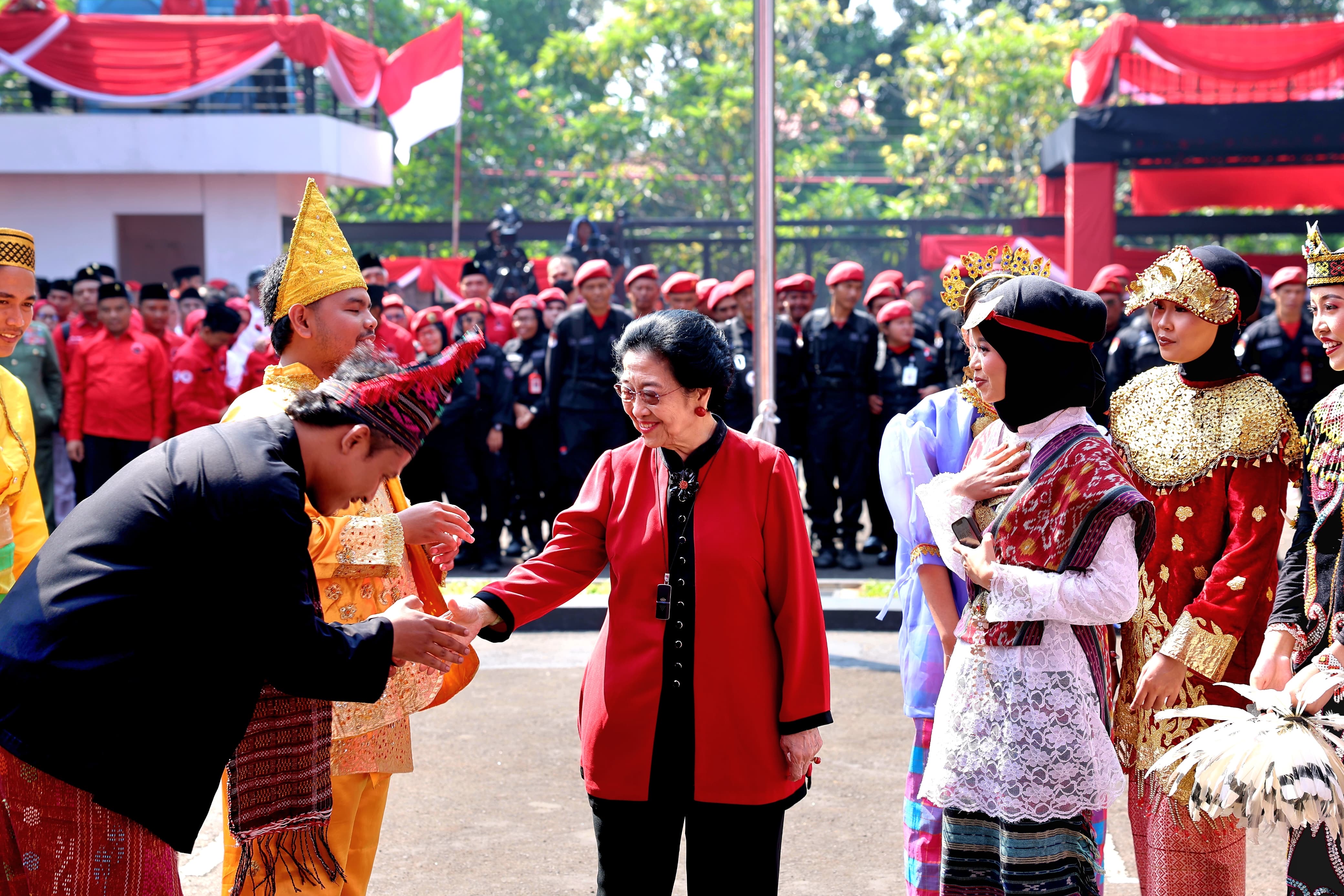 Tepis Rumor Hubungan Retak karena tak Datang ke HUT ke-80 RI, PDIP Ibaratkan Megawati dan Prabowo Kakak Beradik