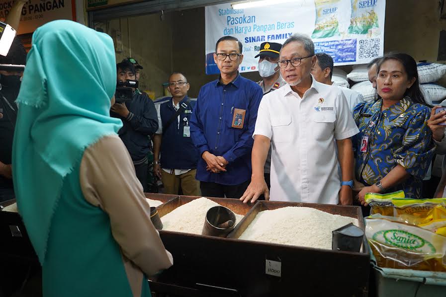 Mendag Akui Harga Beras Belum Turun karena Musim Panen Bergeser