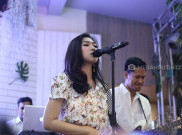 Suka Dengar Radio, Isyana Suka Semua Jenis Musik