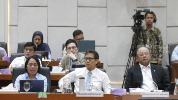 Raker Kepala BGN dan Menkes dengan Komisi IX DPR Bahas Kasus Keracunan Massal MBG