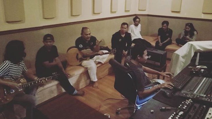 Antrabez Band yang personilnya WPB dan Mantan WPB. (Foto/Instagram @antrabez_official)