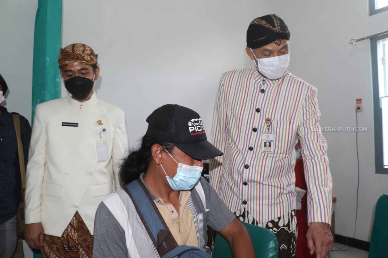 Jateng Buka Pembelajaran Tatap Muka pada Juli, Ganjar Minta Guru Divaksin