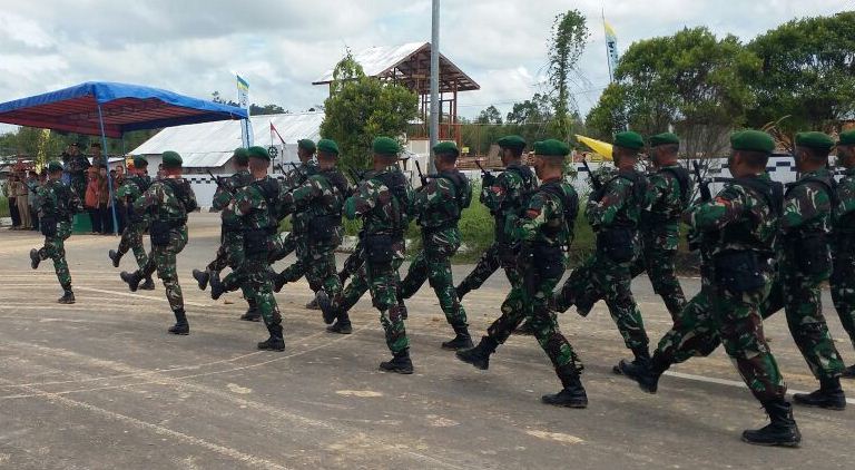 Pasukan TNI menjaga jalur perbatasan