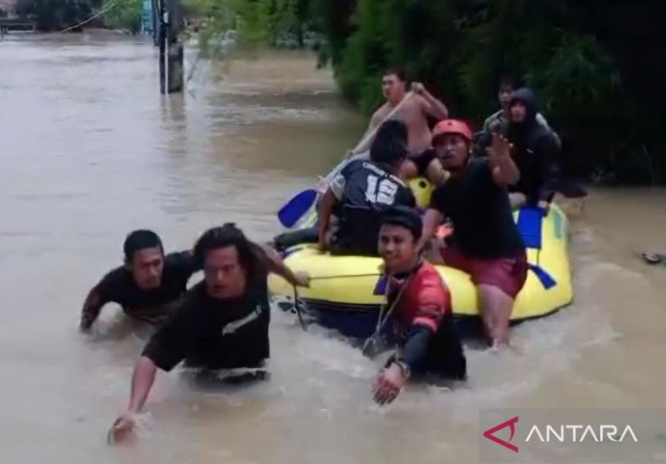 17 Kecamatan Dilanda Banjir, Pemkab Bekasi Minta BNPB Lanjutkan Modifikasi Cuaca