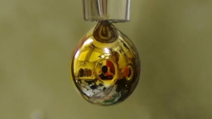 Ilmuwan Temukan Cara Mengubah Air Jadi Logam