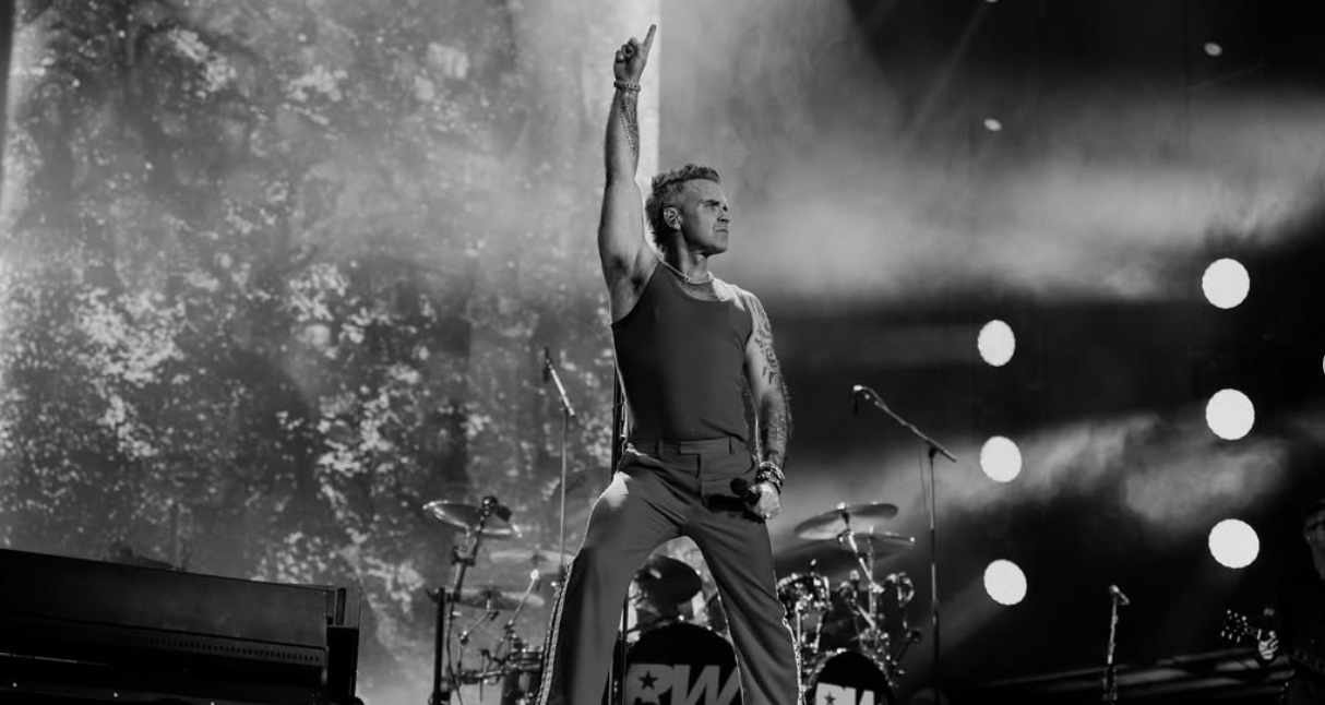   Robbie Williams Tunda Rilis Album Baru, Ogah Saingan Sama Taylor Swift