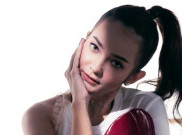 Persembahan Sepenuh Hati Enzy Storia di Single 'Setengah Hati'
