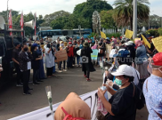 Tak Didengar Anies, Orang Tua Siswa Malah Demo di Depan Kantor Jokowi