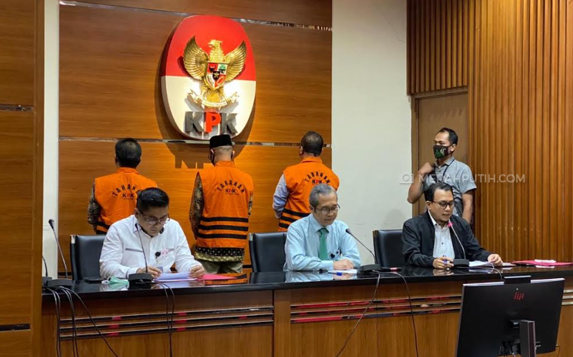 KPK Tahan Ketua DPRD Jambi Cornelis Buston