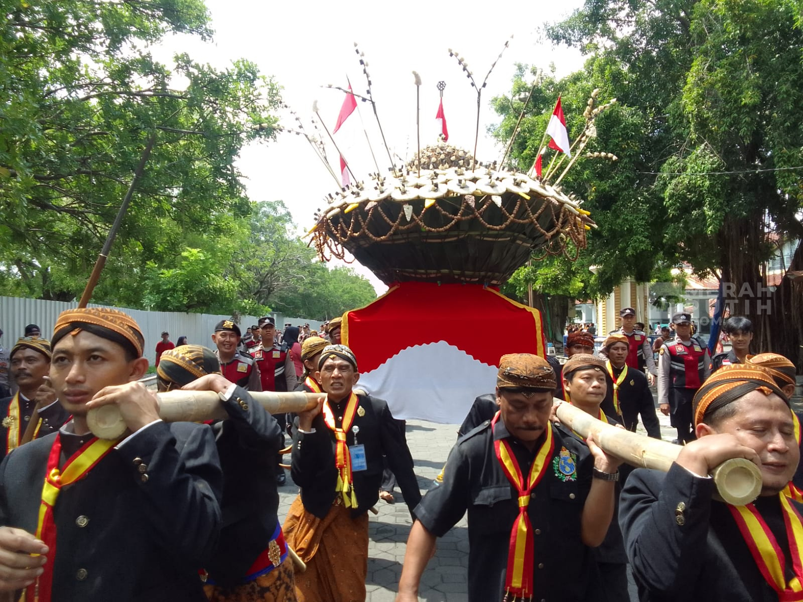 Keraton Surakarta Bersih-Bersih Pusaka Jelang Puncak Grebeg Syawal