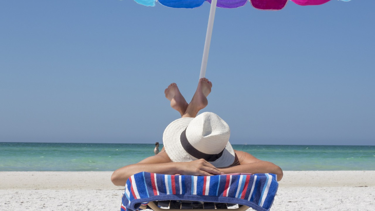 Jangan Salah Pilih SPF Saat Main di Pantai, Foto Anda Bakal Terlihat Putih! 