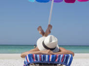 Jangan Salah Pilih SPF Saat Main di Pantai, Foto Anda Bakal Terlihat Putih! 