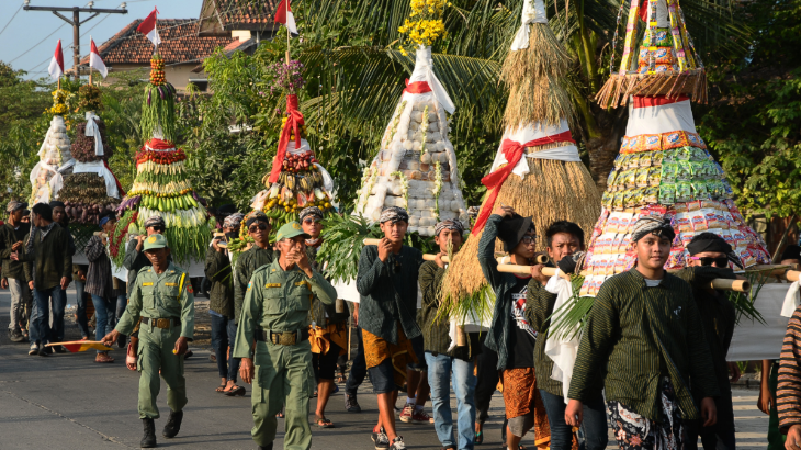 Makna Positif di Balik Kirab Apeman