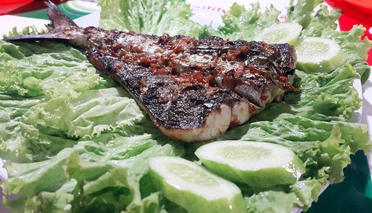 Ikan tenggiri bakar. (Foto: instagram.com/dapur.roa)