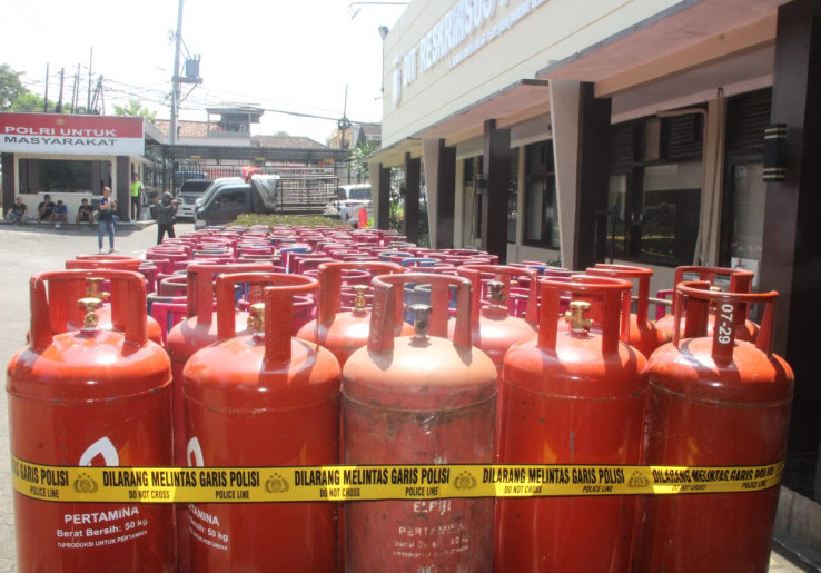 Polda Jateng Bongkar Pengoplosan Gas Elpiji Subsidi di Karanganyar