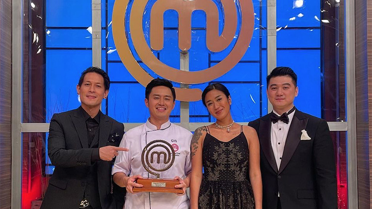 Gio Angkat Piala Masterchef Indonesia Season 10 