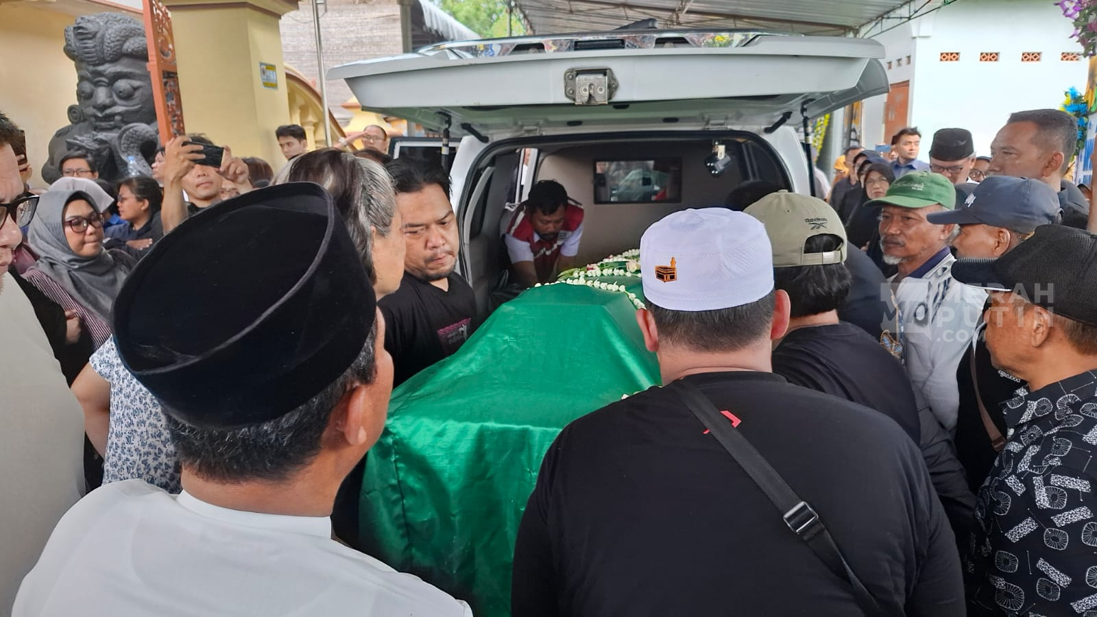 Runner yang Meninggal dalam Ajang Siksorogo Lawu Ultra 2025 Dimakamkan, Wakil Bupati Karanganyar Sebut Kehilangan Putra Terbaik