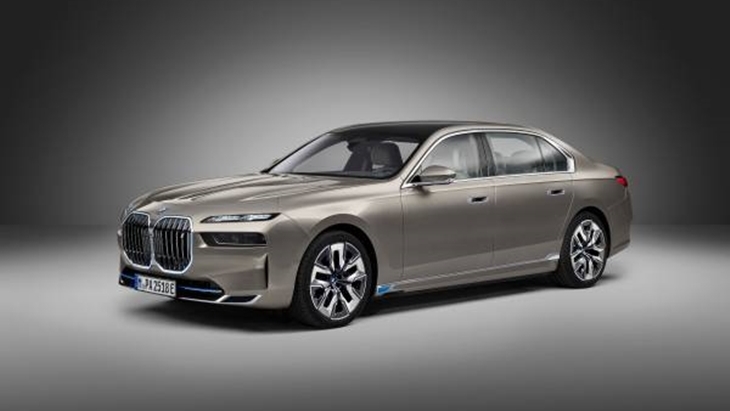 BMW Rilis i7, Sedan Mewah Listrik Pertama di Dunia