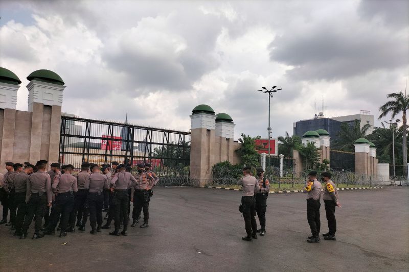 Situasi di depan gedung DPR RI, Selasa (6/9/2022). ANTARA/Walda