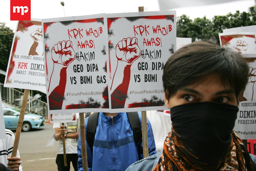 Forum Peduli BUMN Berunjuk Rasa di KPK
