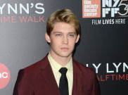 Aktor Joe Alwyn Dukung Gencatan Senjata di Palestina
