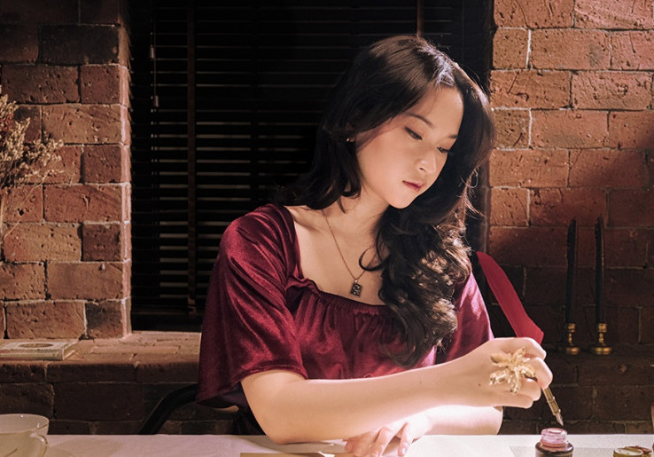 Raissa Anggiani Rilis Album 'Kepada Yang Terhormat', 'Baik Aku Mundur Pelan-Pelan' Jadi Lagu Paling Personal