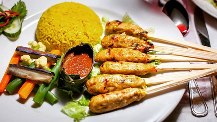 Sate lilit. (Instagram/ tamanbebek_hita)