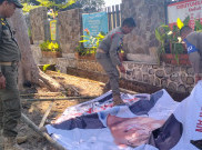 Satpol PP Solo Tertibkan Atribut Calon Peserta Pilkada yang Langgar Perda