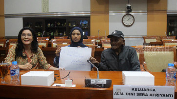 Keluarga Almarhumah Dini Sera Afrianti Mengadu ke Komisi III DPR