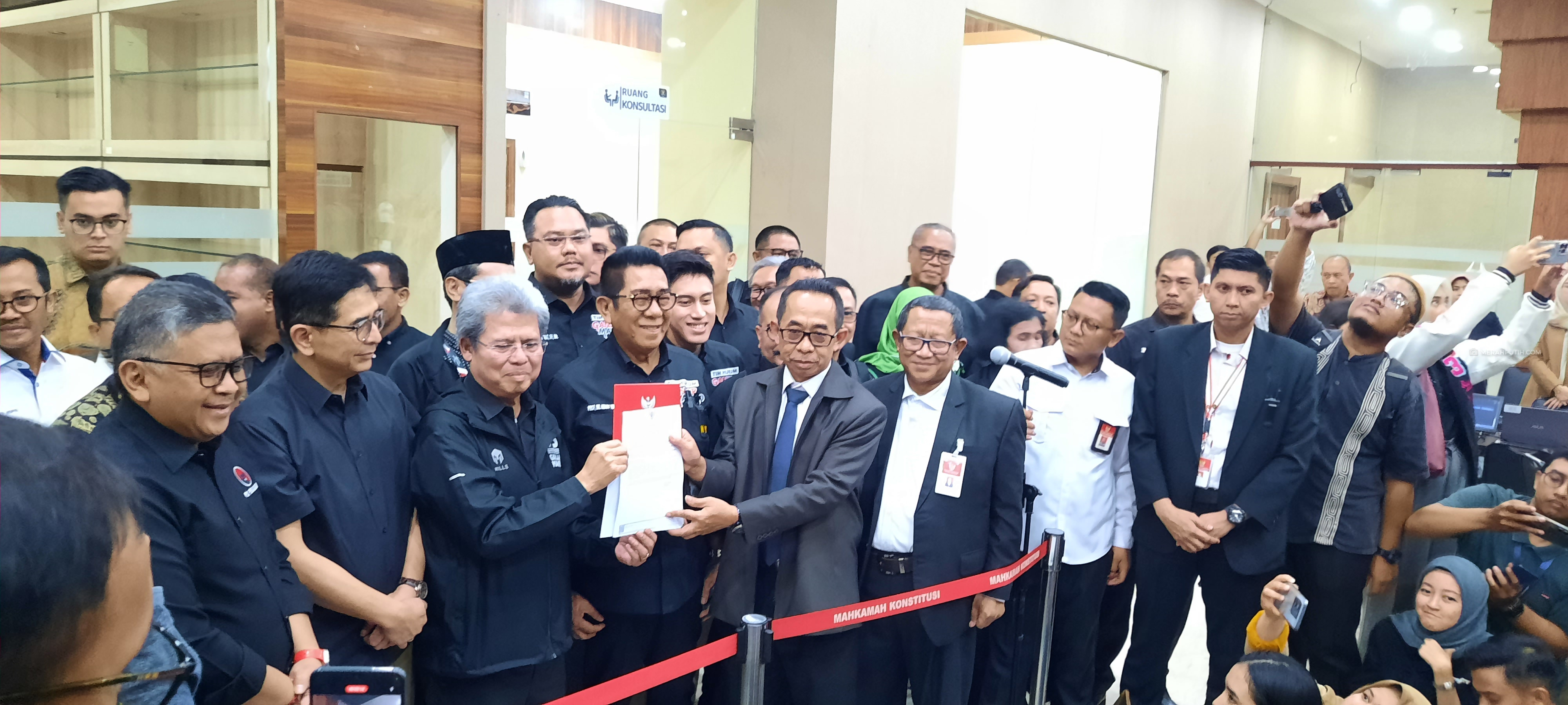 Gugat Hasil Pilpres ke MK, TPN Ganjar-Mahfud Siapkan 30 Saksi dan 10 Ahli