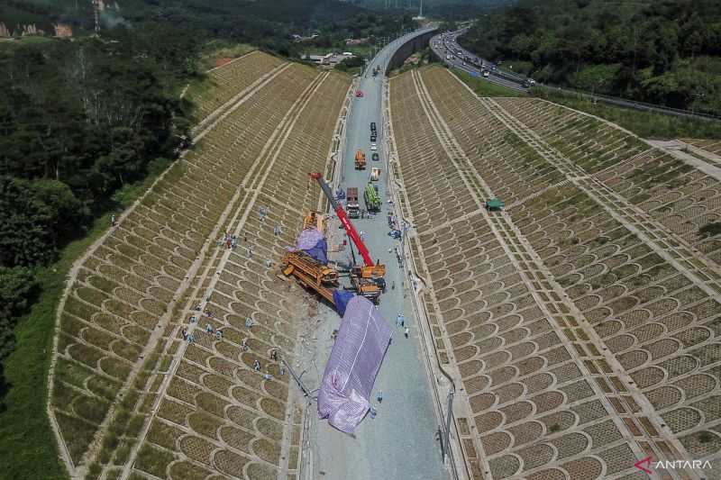 Luhut Buka Suara soal Kecelakaan di Proyek Kereta Cepat