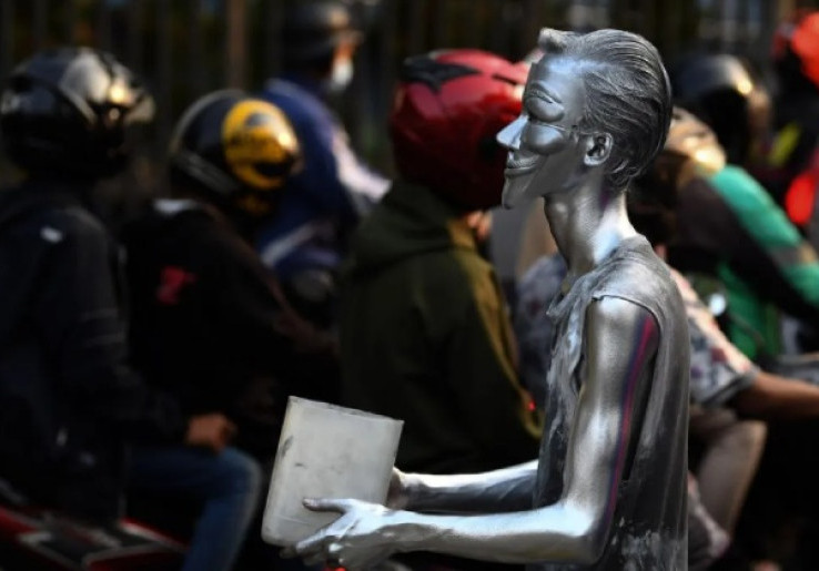 DKI Tertibkan Ratusan Pak Ogah Hingga Manusia Silver, 10 Orang Sudah Disidang